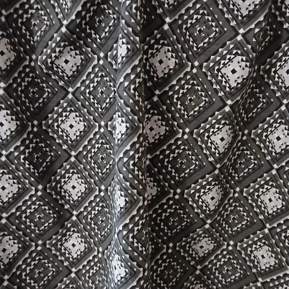 Jordache Jewel of the Nile Geometric Print Black Gray Sleeveless Blouse Medium - Picture 4 of 10